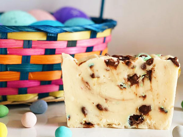 Photo of a easter basket and easter egg mini fudge